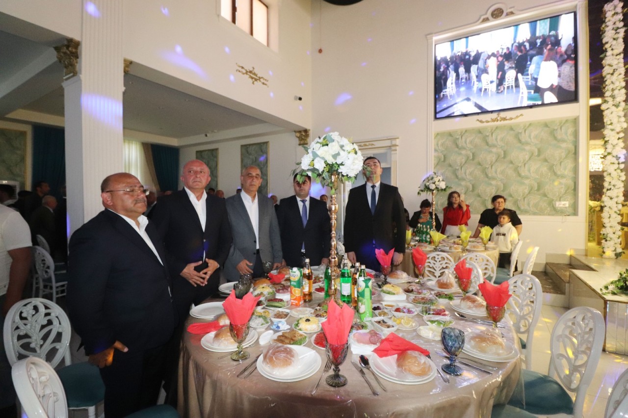 Qazaxın icra başçısı şəhid qardaşının toyunda - FOTOLAR